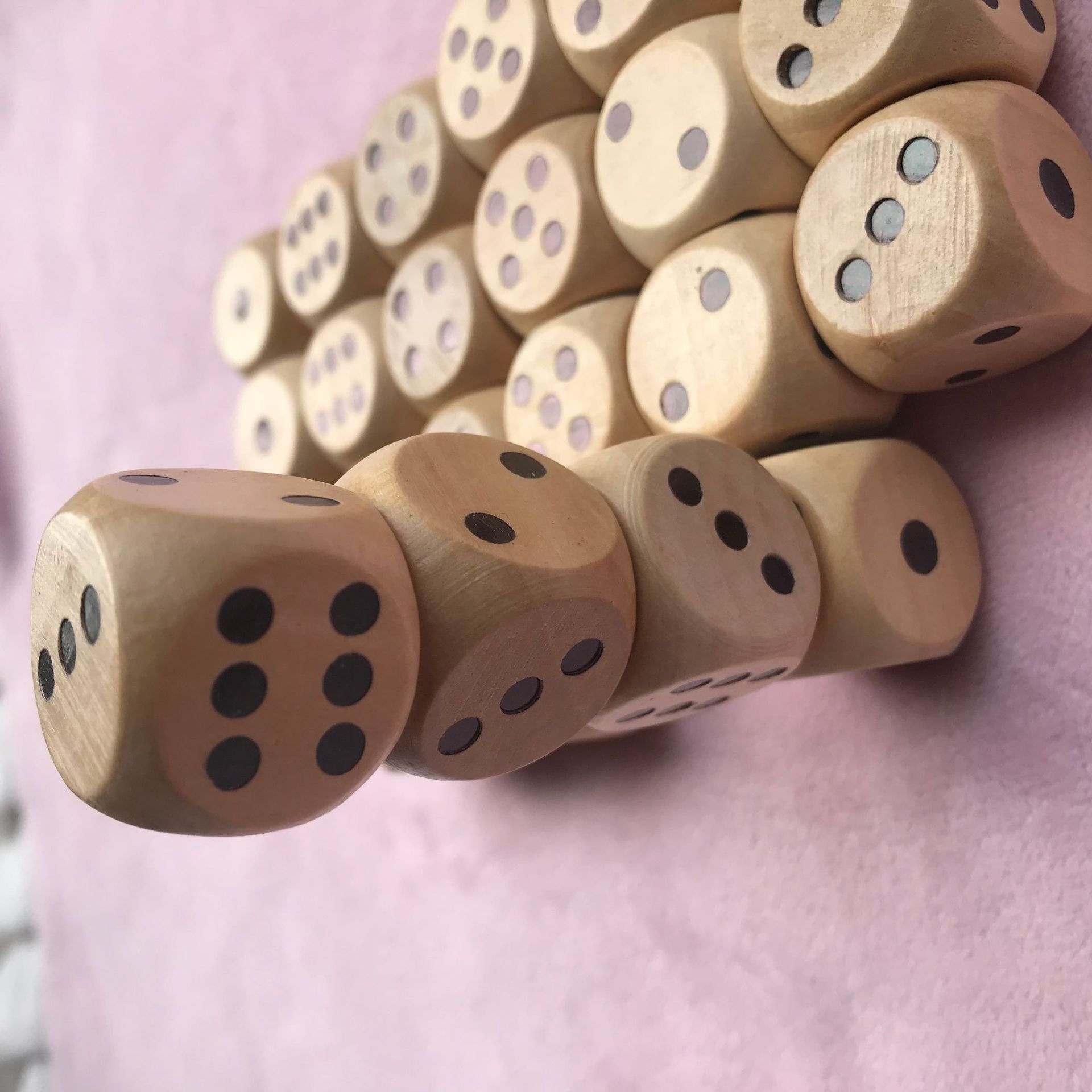 12PCS 16mm Wooden Dice Dots D6 - đánh giá và giá Party Games Gamecube